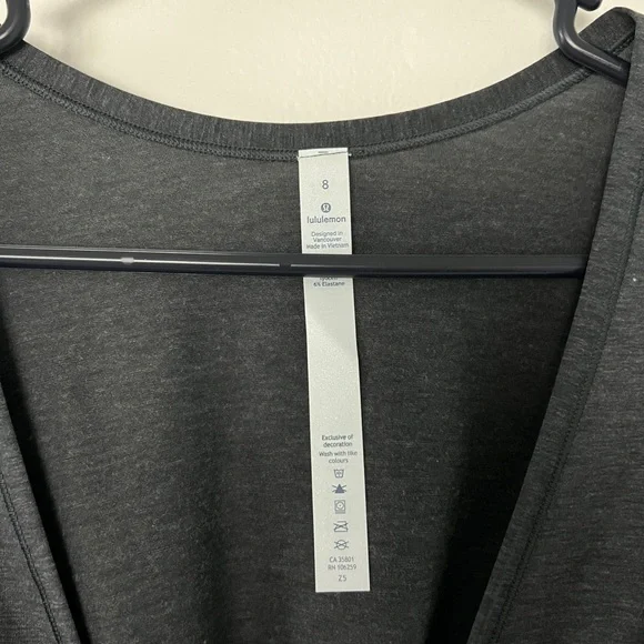 Lululemon Reversable Wrap Crop Top in Charcoal, size 8 - Picture 4 of 6